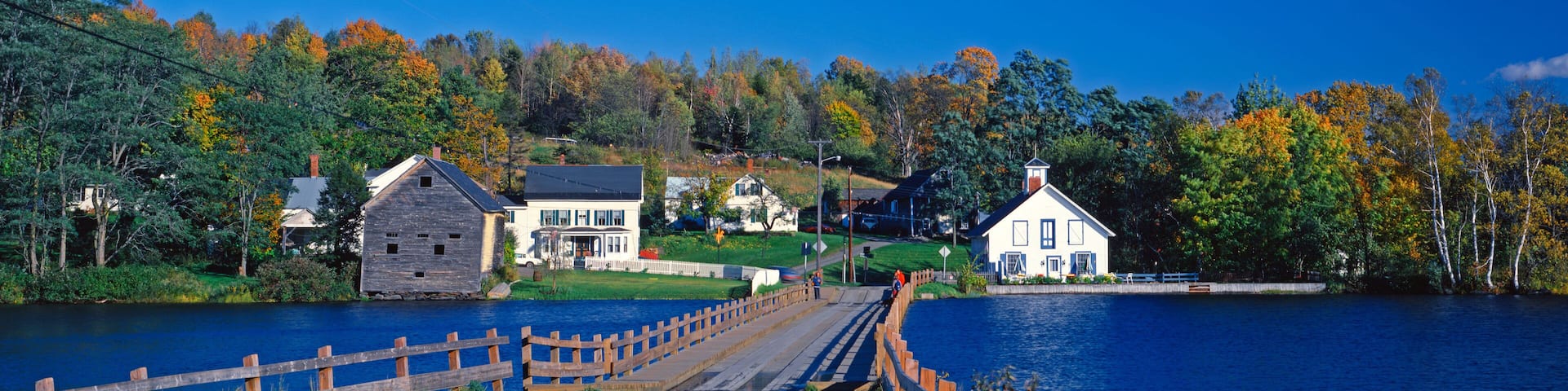 A1R9CC Floating Bridge at Sunset Lake in Brookfield Vermont USA