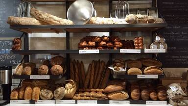 The King Arthur Flour Co. began in Boston in 1790. Now an employee owned company it is just simply amazing. A visit there can reward one with all sorts of culinary delights. The store has baking supplies, equipment, and classes. The sheer variety of flours, recipes and tasty sandwiches, desserts, and breads is a bit overwhelming. You just can't go home empty-handed.