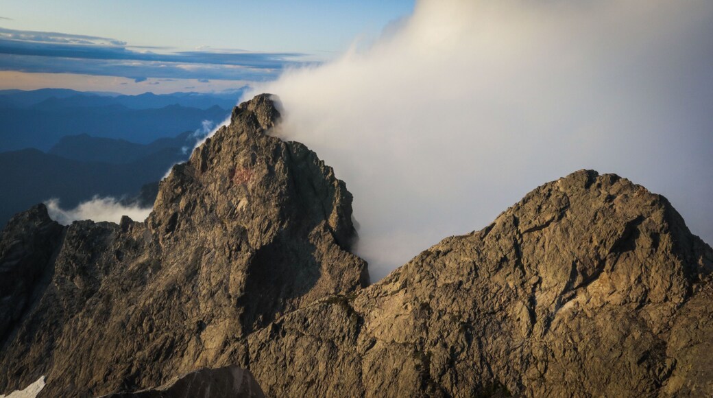 The 2nd and 3rd finger was holding back the clouds making for an amazing view that last over 30 minutes. #adventure