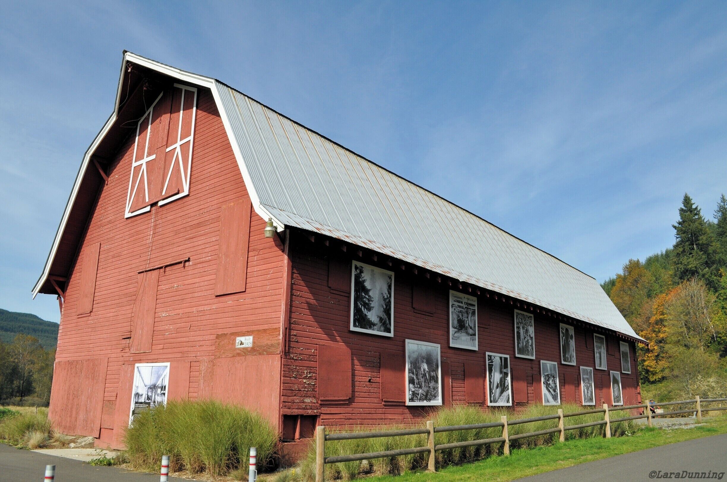 The heritage Nakashima Barn. The Nakashima family were the first in Washington to bring over Guernsey cows from the British Isles.
#barn #roadtrip #history #backroads #StunningStructures