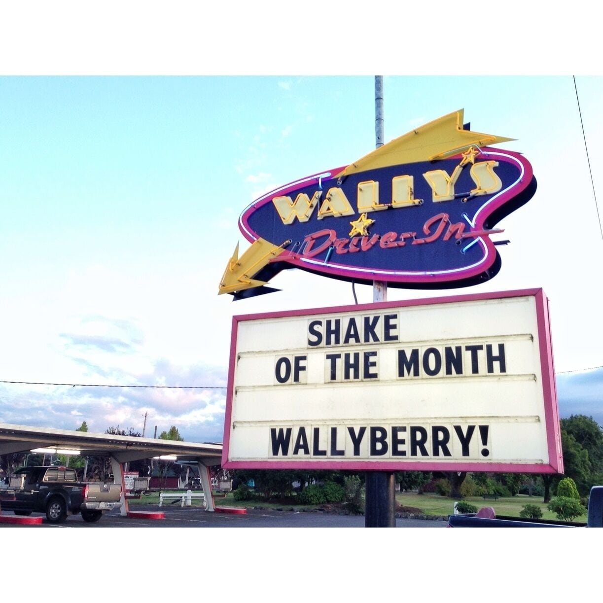 Great burger and shake stop if you're headed back to Seattle after a day on the slopes at Crystal or day on the trails at Sunrise. This place is straight out of the sixties, with a 'high tech' intercom ordering system, tasty char burgers (reminded me of a better-than-Burger-King whopper), and great shakes. Service at the car was prompt and courteous.

Ignore the mixed reviews on Yelp and Foursquare - some folks don't understand that drive-ins are a different beast than gastro pubs.