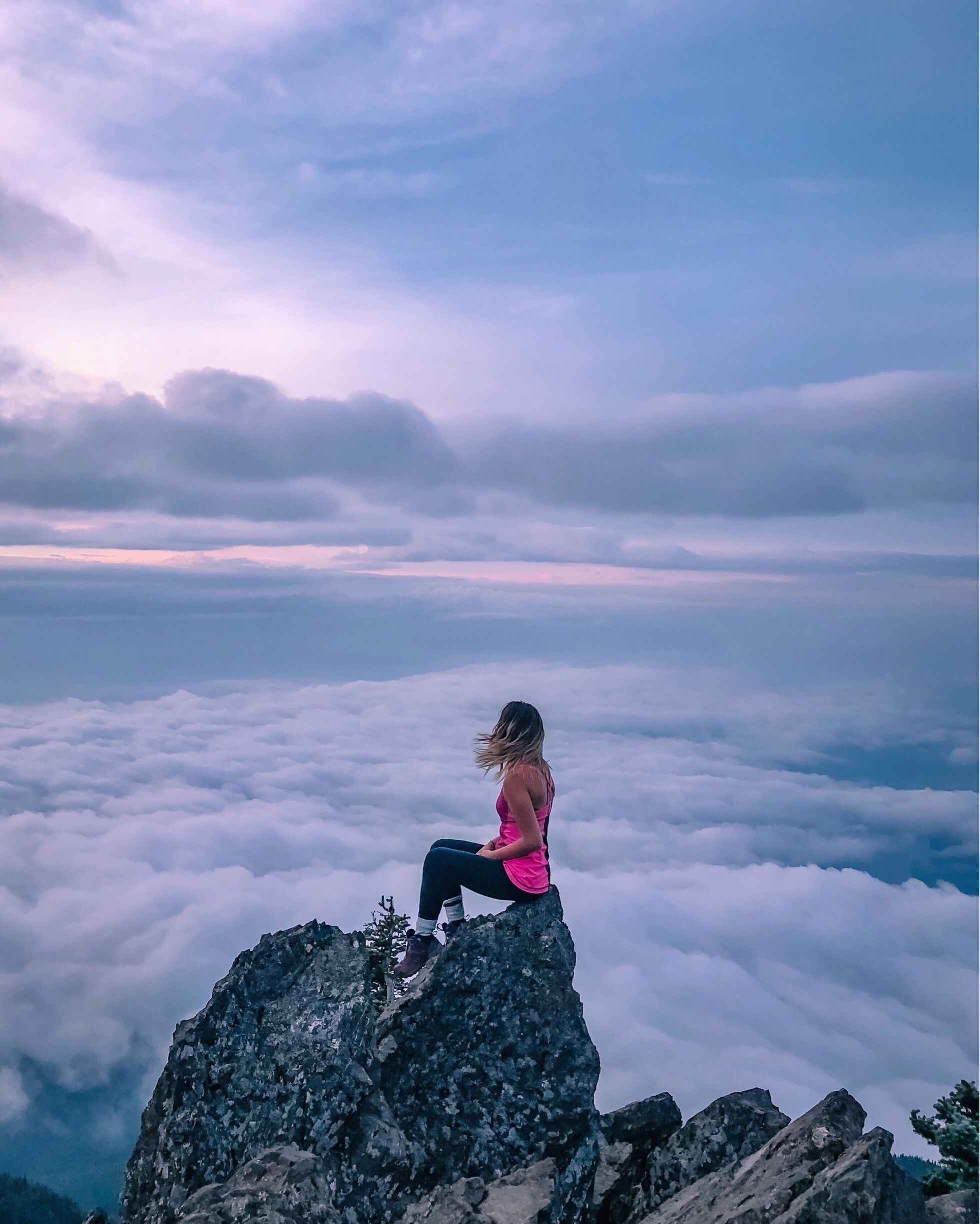 #AboveItAll at Mount Ellinor in the Olympic National Park. Woke up at 2am, drove to the trailhead and started hiking around 4:30am. Made it to the top around 6am and enjoyed watching the sun come up from behind the clouds. It was a magical morning and I’m thankful to be living in a state where views like this are just a few hours away.