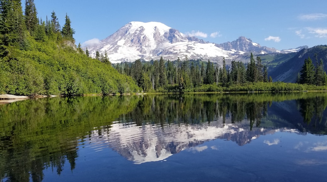 Mt. Rainier across Bench lake
#lifeatexpediagroup
#adventure
#Trovember