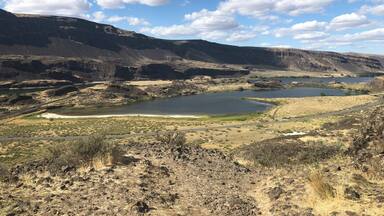 View from the top of the cliffs of Lake Lenore Caves.