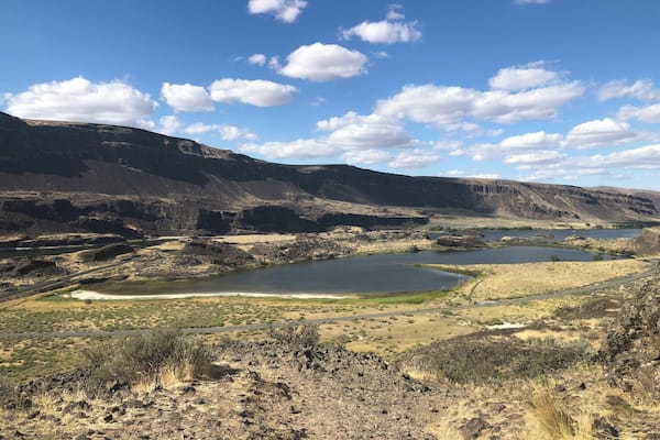 View from the top of the cliffs of Lake Lenore Caves.