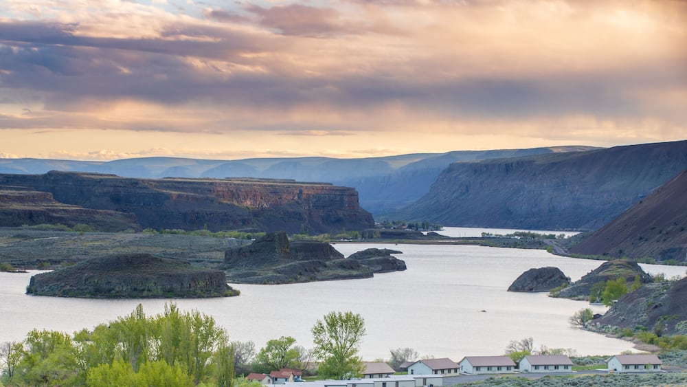 Overlooking the Sun Lakes Dry Falls area in Eastern Washington
