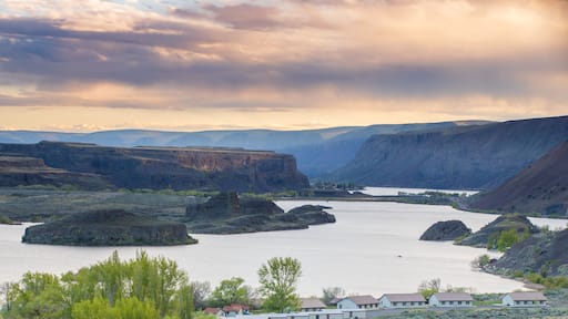 Overlooking the Sun Lakes Dry Falls area in Eastern Washington