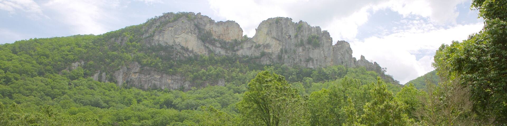 Seneca Rocks which includes mountains and a park