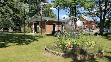 An amazing dedication to the people who served our country. Thank You 😊