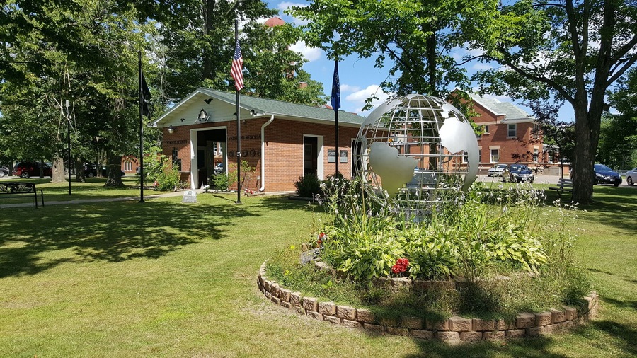 An amazing dedication to the people who served our country. Thank You 😊