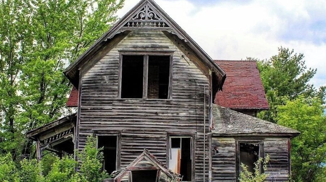 The Gingerbread House #abandoned