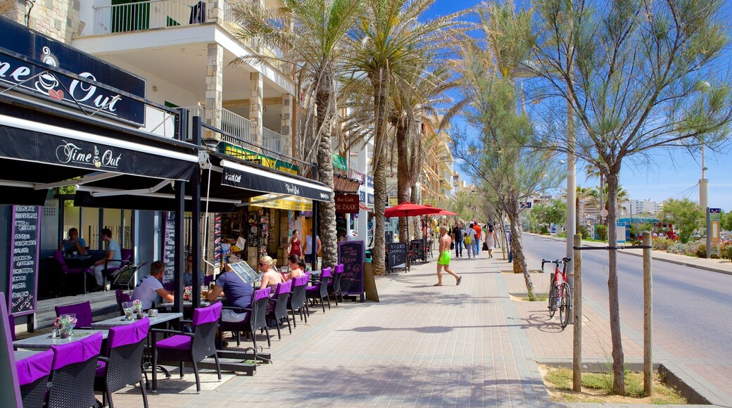 El Arenal showing street scenes