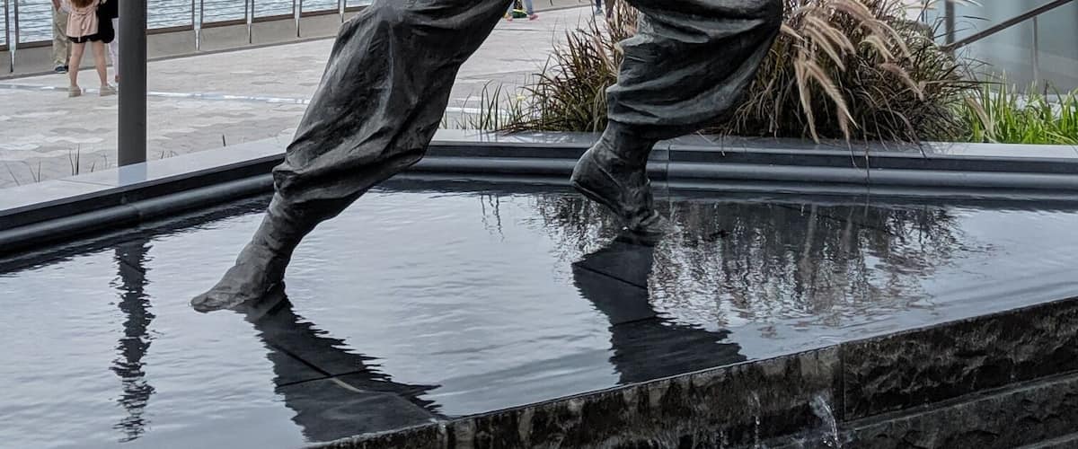Bruce Lee statue
