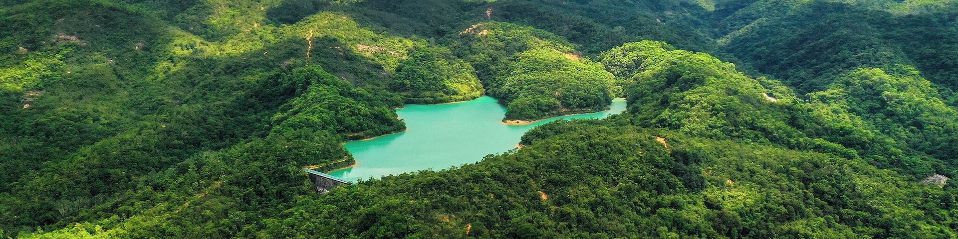 Under good weather, the reservoir looks very beautiful.