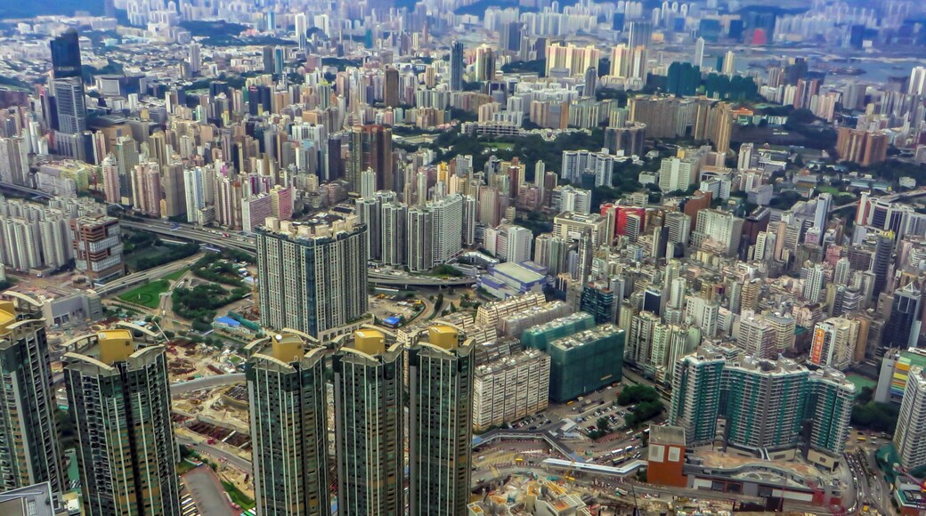 This is the opposite to the harbour side view. Amazin number of units.