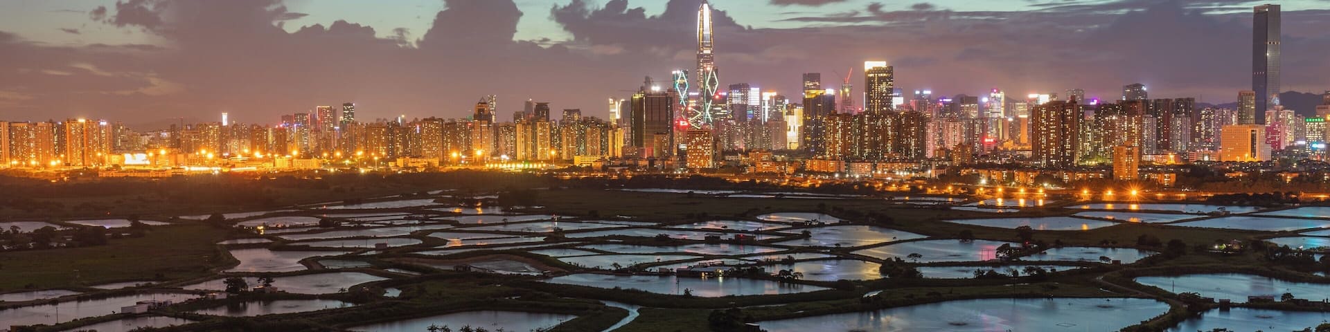This is a great location for a sunset shoot contrasting fish farms in rural Hong Kong with the built up city of Shenzhen.
To get there you can take the 76K bus from either Yuen Long of Sheung Shui, get off at Ho Sheung Heung then take the green mini bus 51B from around the corner to Ma Tso Lung Shun Yee San Tsuen. From there it's a 150m hike up the old road to the former police post. The best spot is a hill just to the north of the police post.