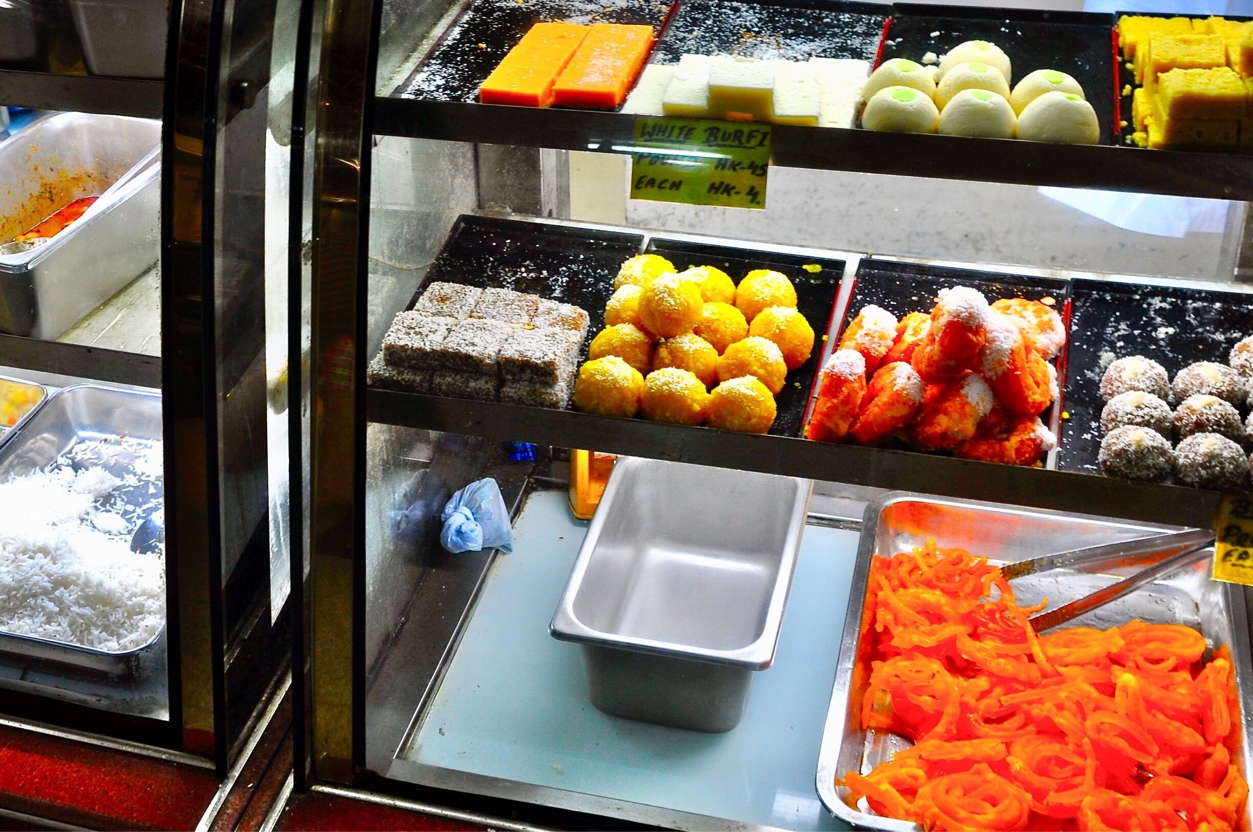 There is a large population of India and Pakistan in Hong Kong, most of them run their traditional business at the so-call “Little United Nation” at Chungking Mansions. It is home to a wide array of specialty South Asian bakeries, sweets, fashion and Jewelry shops manage by South Asian.
#Asian #HongKong #ChungkingMansions #SweetSpot #streetfood  #Kowloon