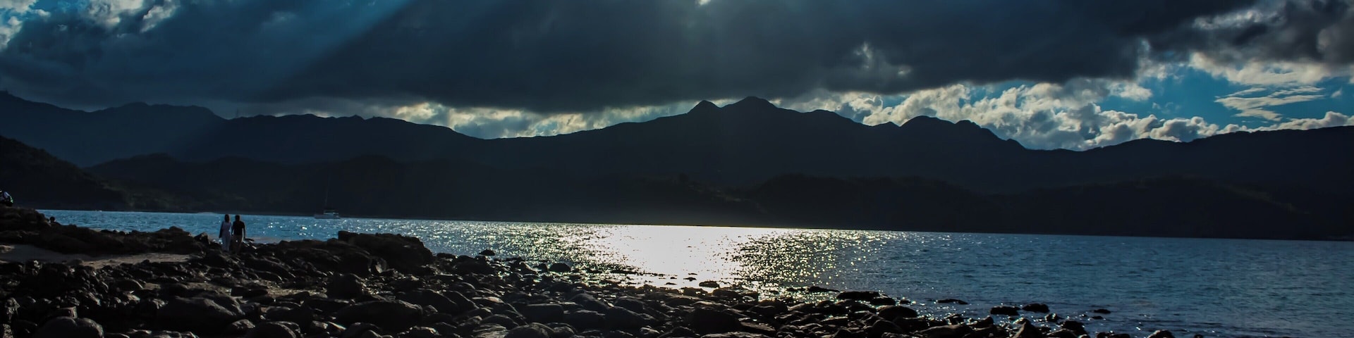 A small island with 10-15 mins of ferry from Sai Kung, Hong Kong pier.
Its actually 2 separate islands connected by a small trail accessible on low tide days. Best for its scenic views and if you plan to get in water it involves bit of risk as its a stony beach and because of water stones surface has become quite sharp to stand over.
The best part is that its bit reserved for locals only and you will not find much tourist.
It also has a short hiking trail of about 2 KM which is actually easy.
Only one replenishment shop is available on the island.
#hongkongtrasures #island #trekking #beachtips #sunandsea