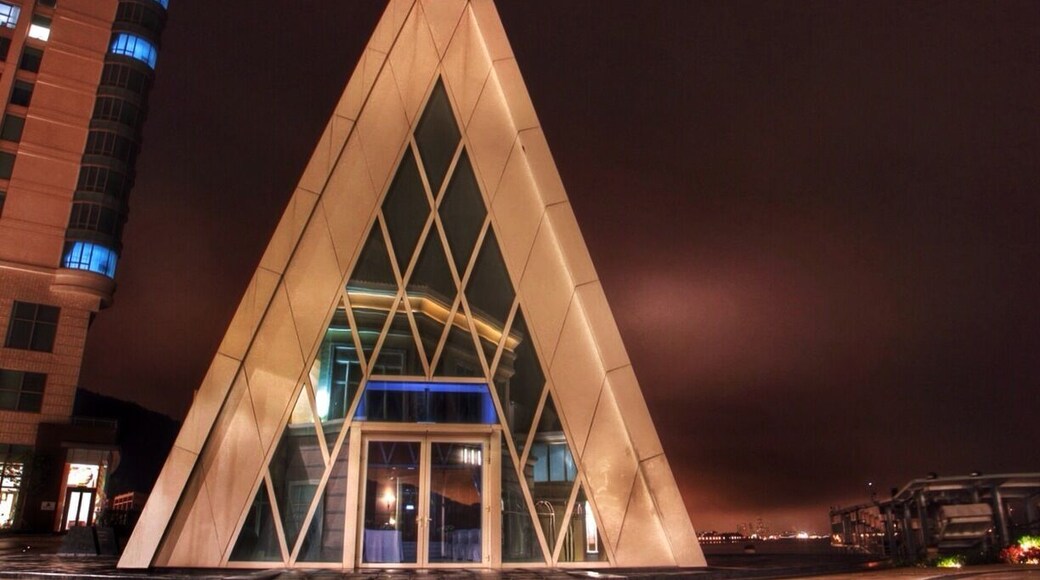 The White Chapel, North Discovery Bay.
Hong Kong is quite a destination for destination and themed weddings. As a result, many resorts and locations across the city have painstakingly created chapels and locations to cater and capitalize on this demand.
#hongkong
#wedding
#chapel
