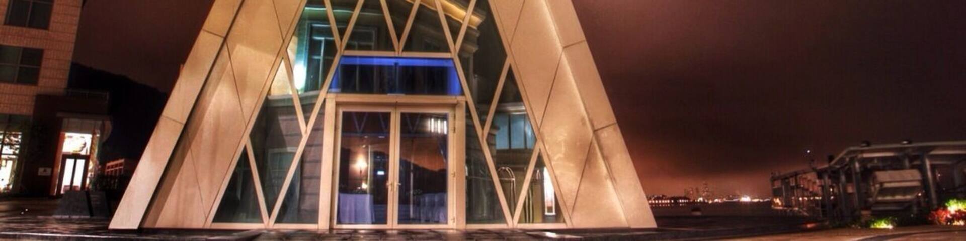 The White Chapel, North Discovery Bay.
Hong Kong is quite a destination for destination and themed weddings. As a result, many resorts and locations across the city have painstakingly created chapels and locations to cater and capitalize on this demand.
#hongkong
#wedding
#chapel