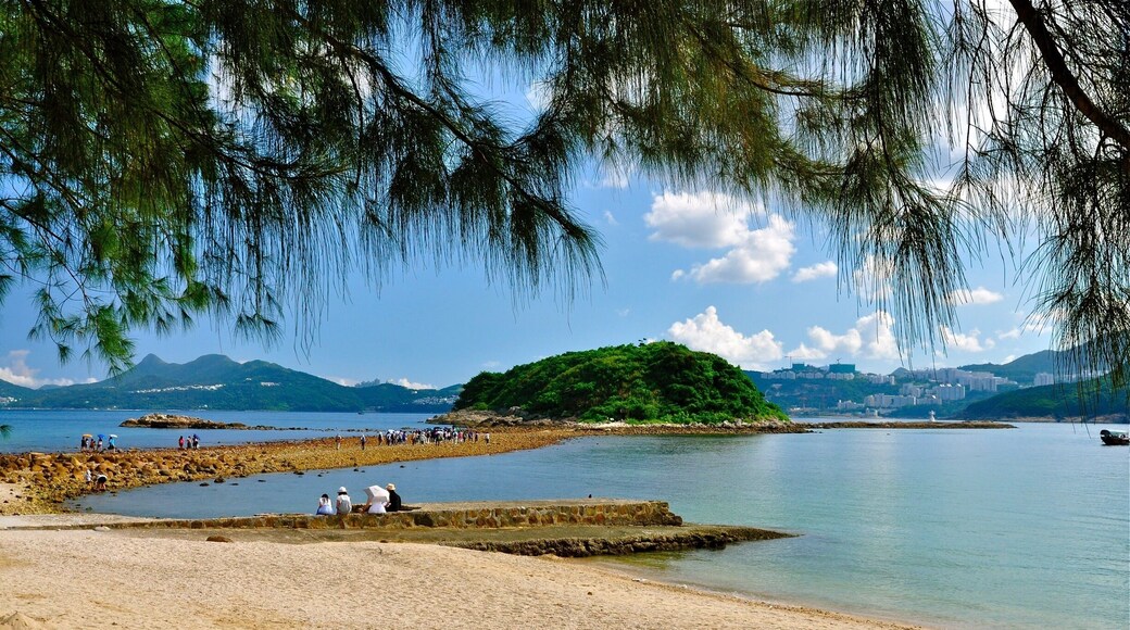 Sharp Island-Hong Kong UNESCO Global Geopark 香港世界地質公園-橋嘴洲
The Beach of Sharp Island is located in the Inner Port Shelter, to the southeast of the Sai Kung Town, from where it can easily be reached by small boat. The island is underlain by older volcanic-related sedimentary rocks. There is a tombolo reaching to a small island nearby at low tide.
#Asia #BeachTips #HongKong #pier #beach #Summer #blue #SaiKung #sea #BVSblue
