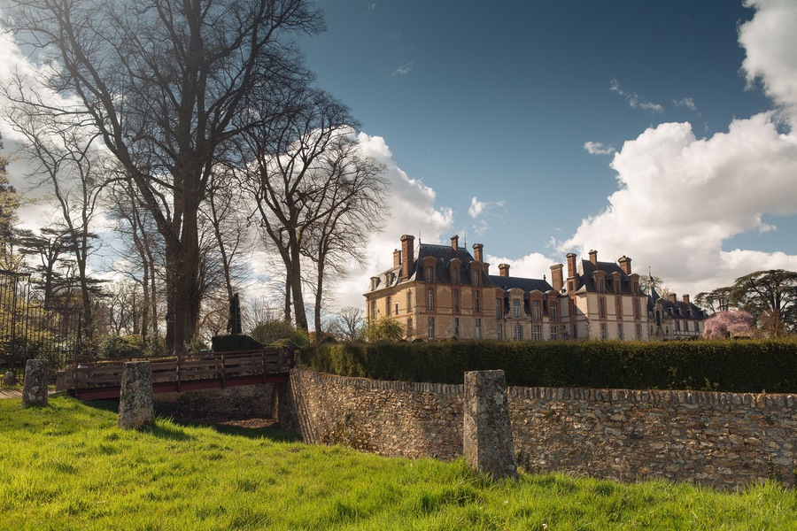 Thoiry Castle - Safari Park, the only park of its kind, located near Paris, and the first safari park in all of Europe.