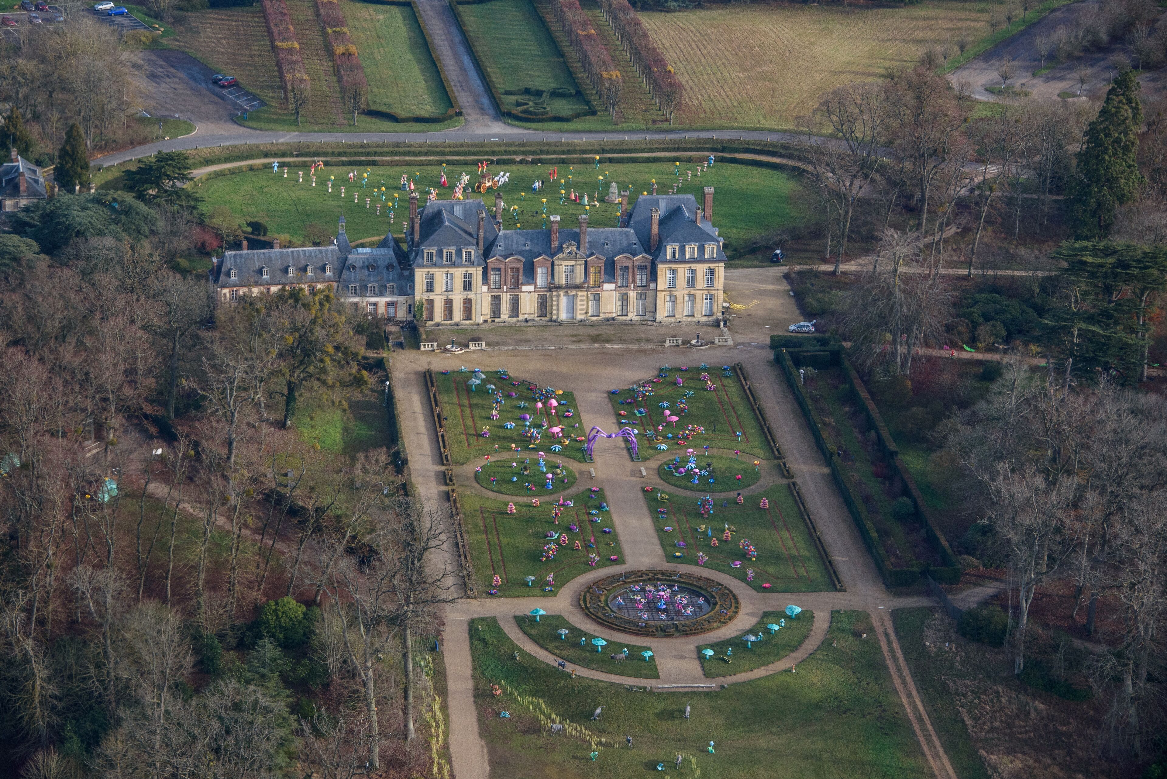 vue aérienne du château de Thoiry et des illuminations dans les Yvelines en France