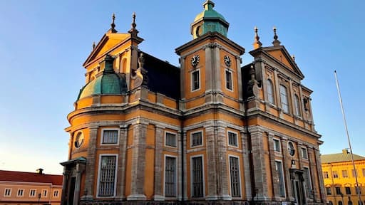 Construction on the Kalmar Cathedral began in 1660, but was interrupted on several occasions, including with the outbreak of the Scanian War (1675–1679). The work resumed after the war and Kalmar Cathedral was finally finished in 1703. (June 2018)
#History