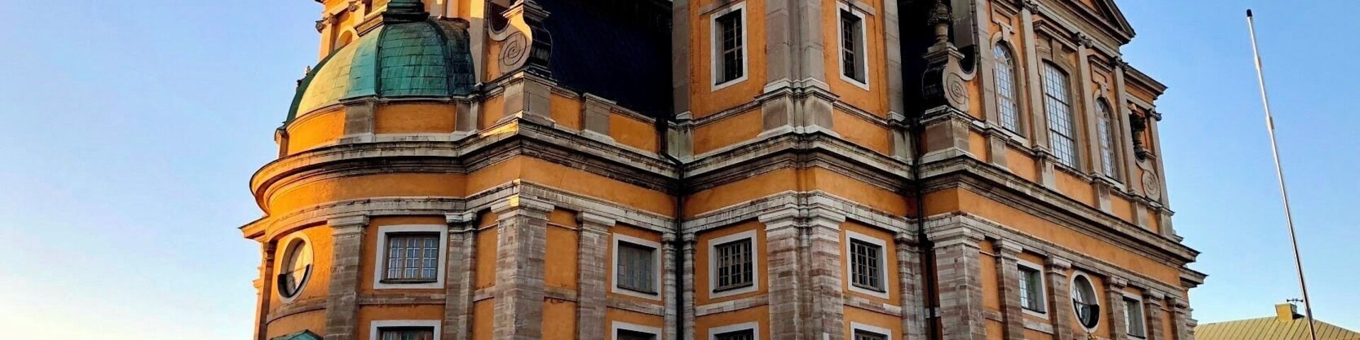 Construction on the Kalmar Cathedral began in 1660, but was interrupted on several occasions, including with the outbreak of the Scanian War (1675–1679). The work resumed after the war and Kalmar Cathedral was finally finished in 1703. (June 2018)
#History