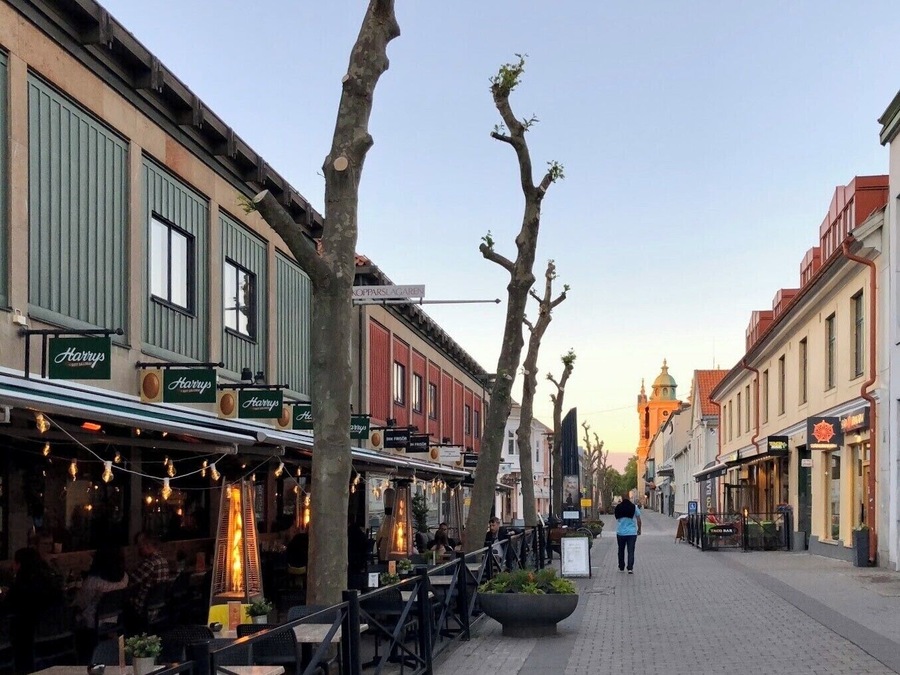 Historic old town Kalmar, Sweden, with cobbled streets and well-preserved 17th- and 18th-century buildings. (June 2018)