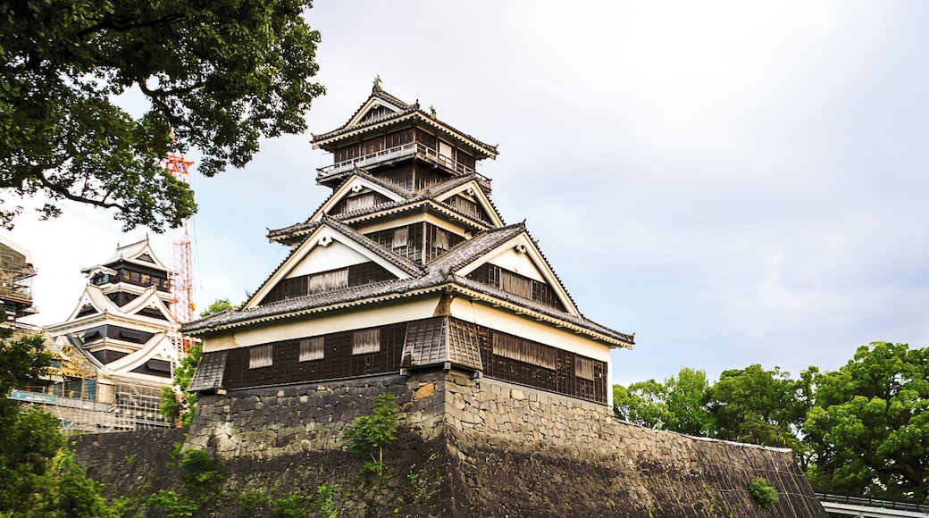 On 14 April 2016, a massive earthquake (magnitude 6.2) struck Kumamoto prefecture and damaged numerous structures of the Kumamoto Castle complex including the main castle. Routes and pathways were still open and available for visitors. During our visit, efforts for reconstruction of Kumamoto castle were under way as can be seen in the background of this photo. The Uto Yagura turret (foreground), on the other hand, survived the quake and remains intact.