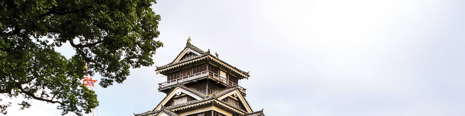 On 14 April 2016, a massive earthquake (magnitude 6.2) struck Kumamoto prefecture and damaged numerous structures of the Kumamoto Castle complex including the main castle. Routes and pathways were still open and available for visitors. During our visit, efforts for reconstruction of Kumamoto castle were under way as can be seen in the background of this photo. The Uto Yagura turret (foreground), on the other hand, survived the quake and remains intact.