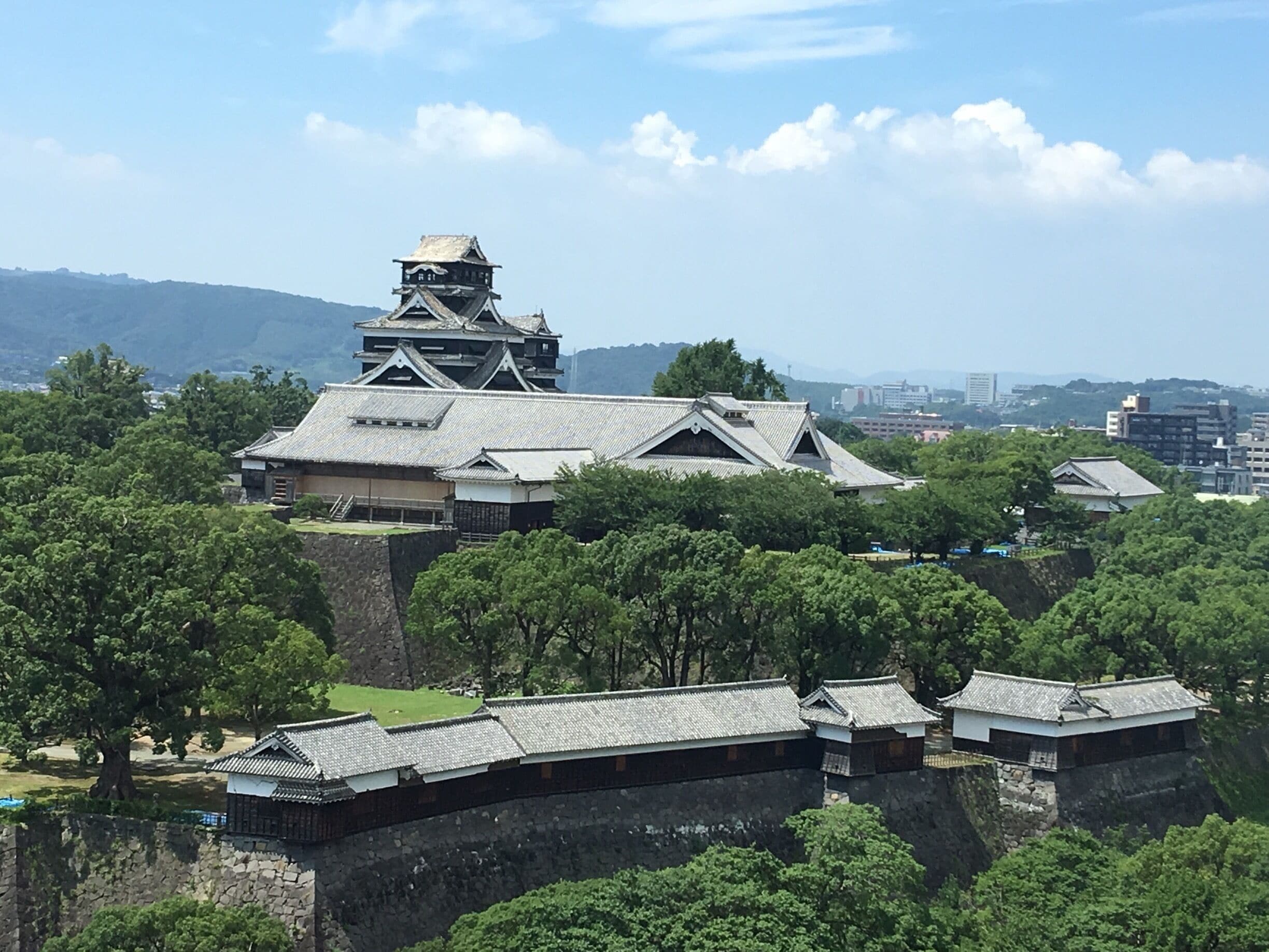 Kumamoto Castle suffered huge damages during the strong earthquakes in May. I was there earlier today & saw this from the Kumamoto City Hall observation deck. Many families who lost homes still seek help from the City Hall.

Some parts of the foundations were damaged as well as roofs. Castle is closed.


#endlesssummer
