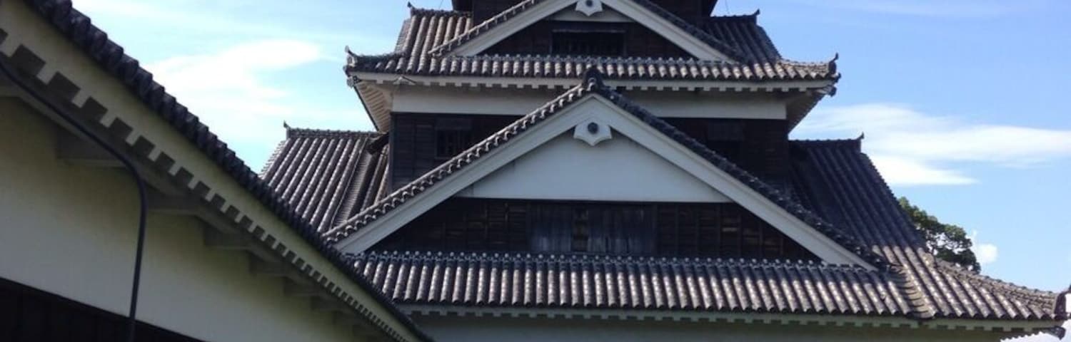 The Uto Turret is one of the few structures that survived at Kumamoto Castle, is important cultural property of the country. It is recommended the view from the top also so good.ă