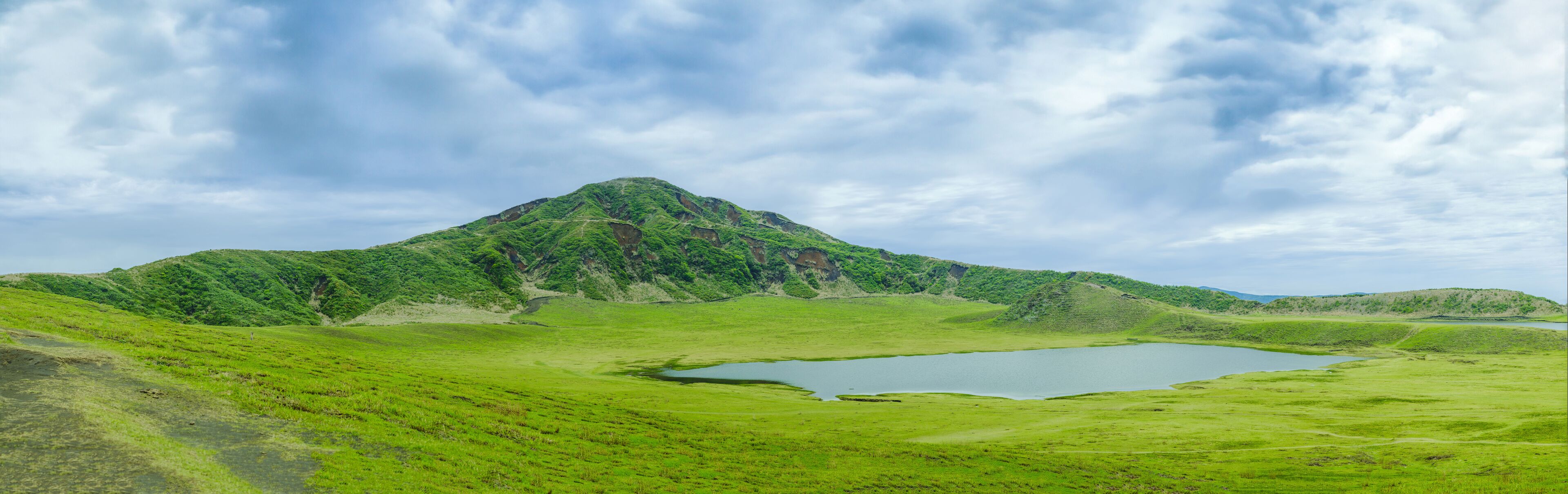 Panorama view of Kusasenri pond and meadow
