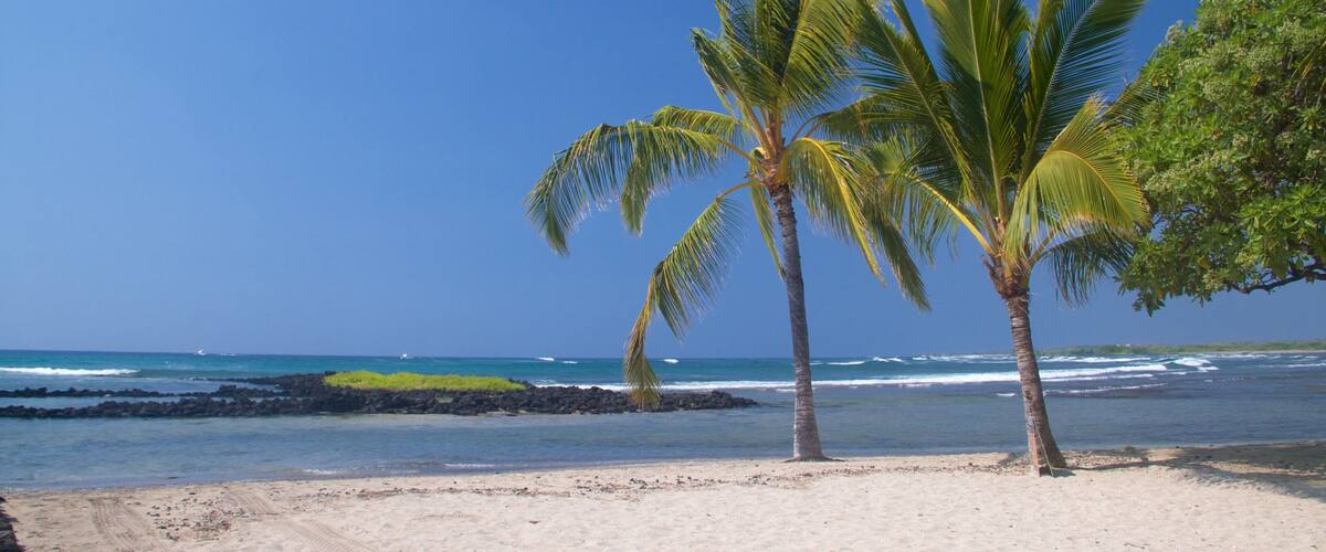 Kailua-Kona mit einem Sandstrand