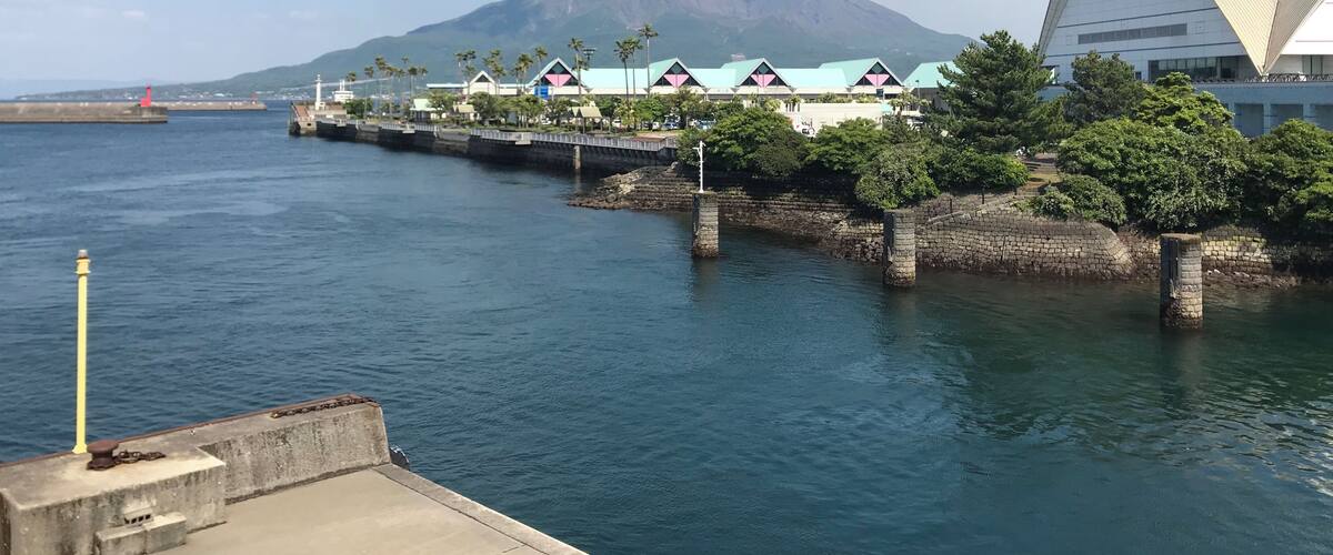 桜島フェリー・桜島丸より望む桜島