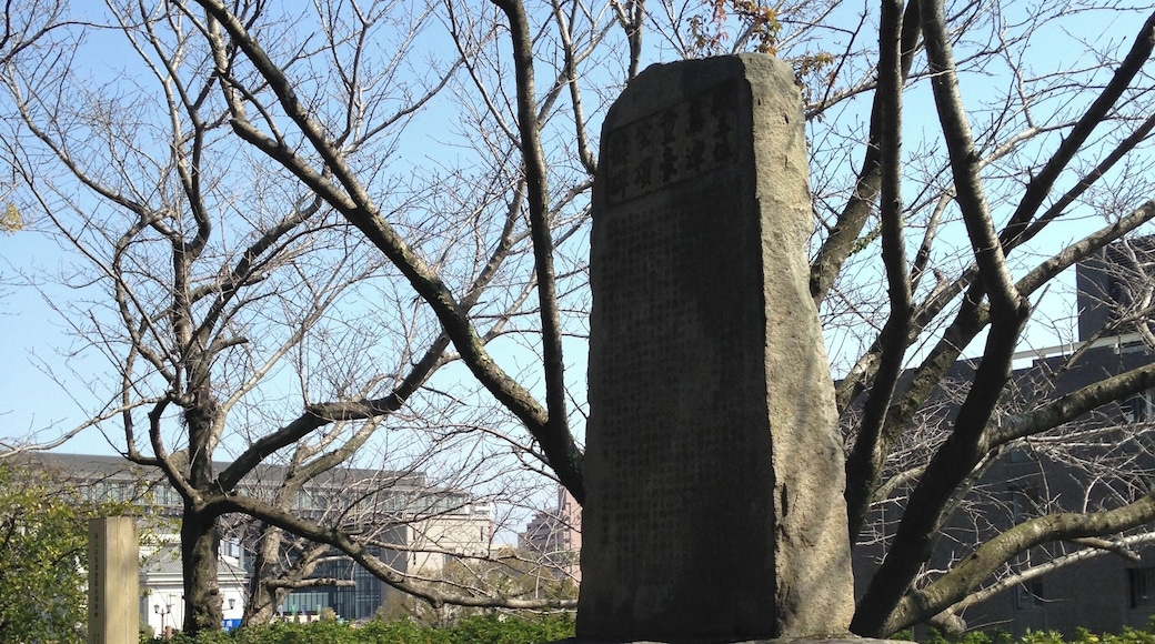 鶴丸城・黎明館前の島津重豪公頌徳碑