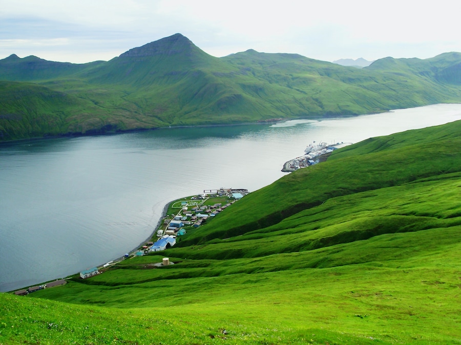 mountain -port na Alasce , Akutan