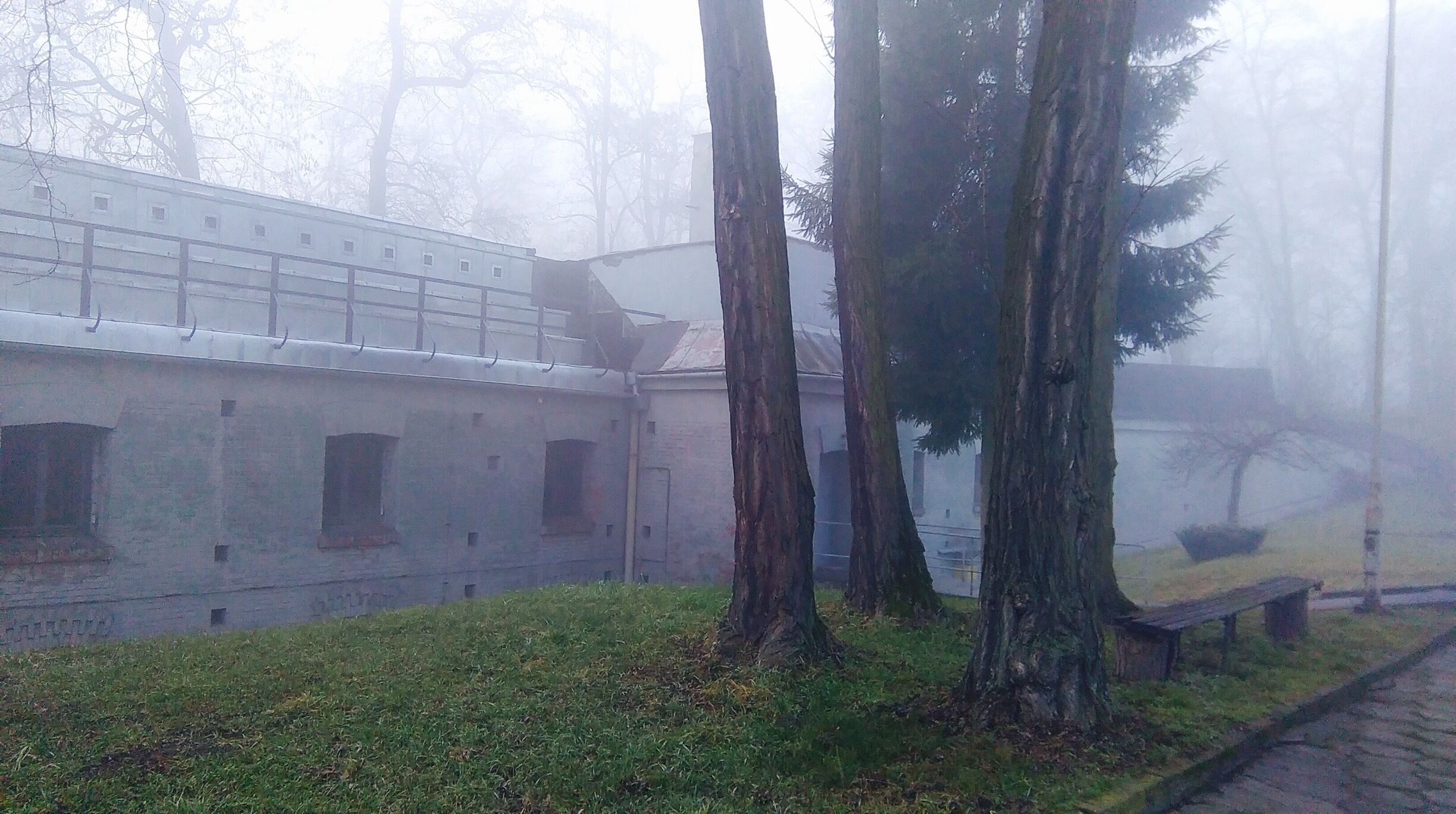 This fort was built from 1897 to 1898 on very wetland areas . Now is renovating and we cant go inside.  About 200 meters from this fort we can find his twin fort 52 1/2 S. Kraków - Dębniki. 