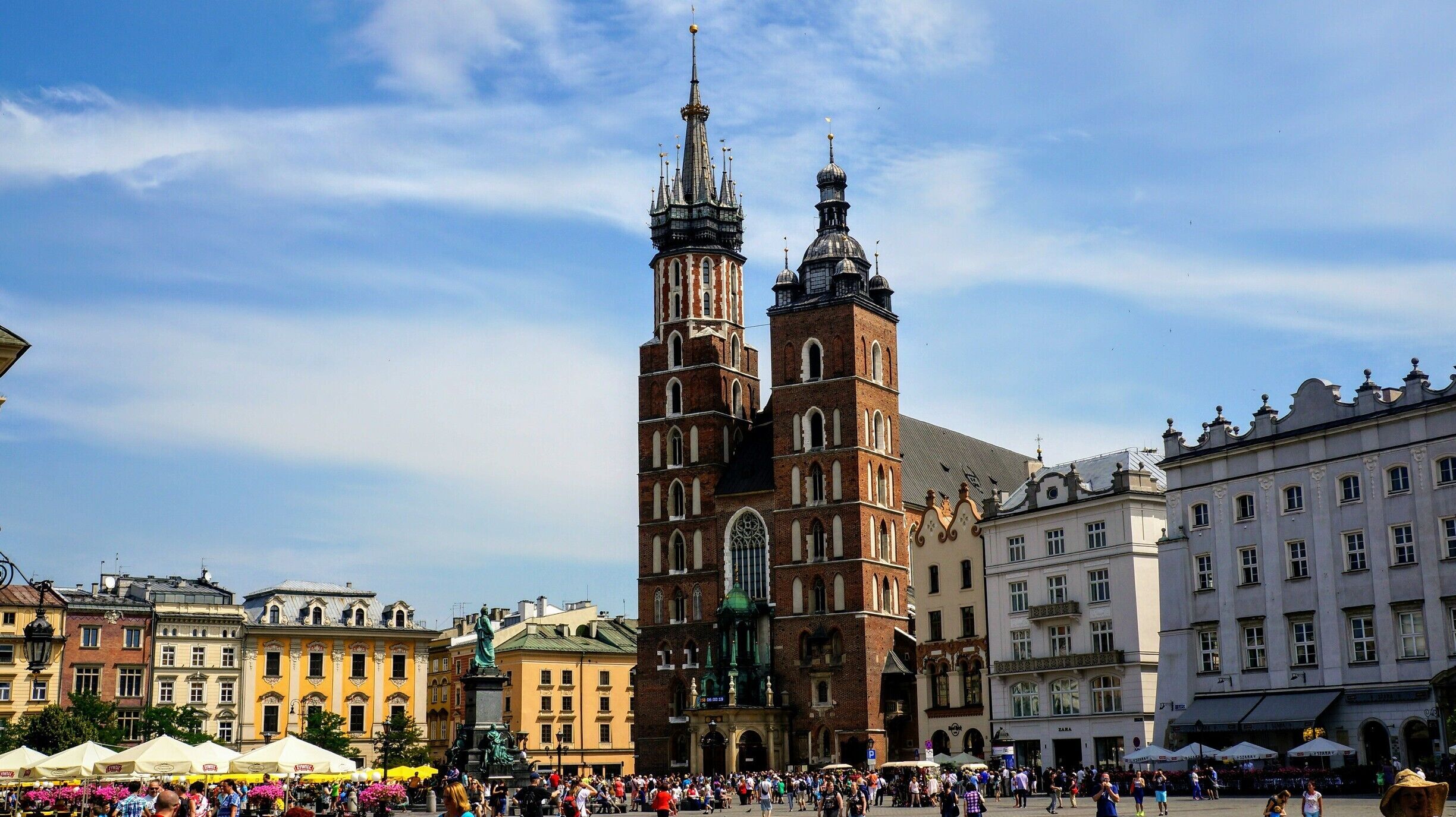 St. Mary church is a gothic church adjacent to the main market square in Krakow, Poland. Built in de 14th century, its foundations date back to the 13th. 