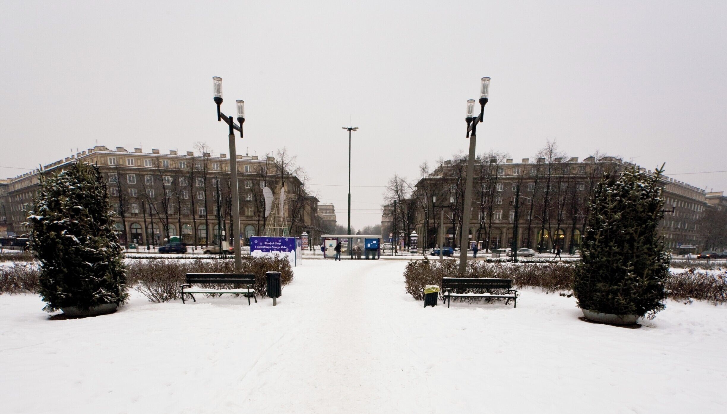 One of the most famous examples of Social Realist engineering in the world.
This photo is of The monumental architecture of the Plac Centralny (Central Square) . #UrbanJungle