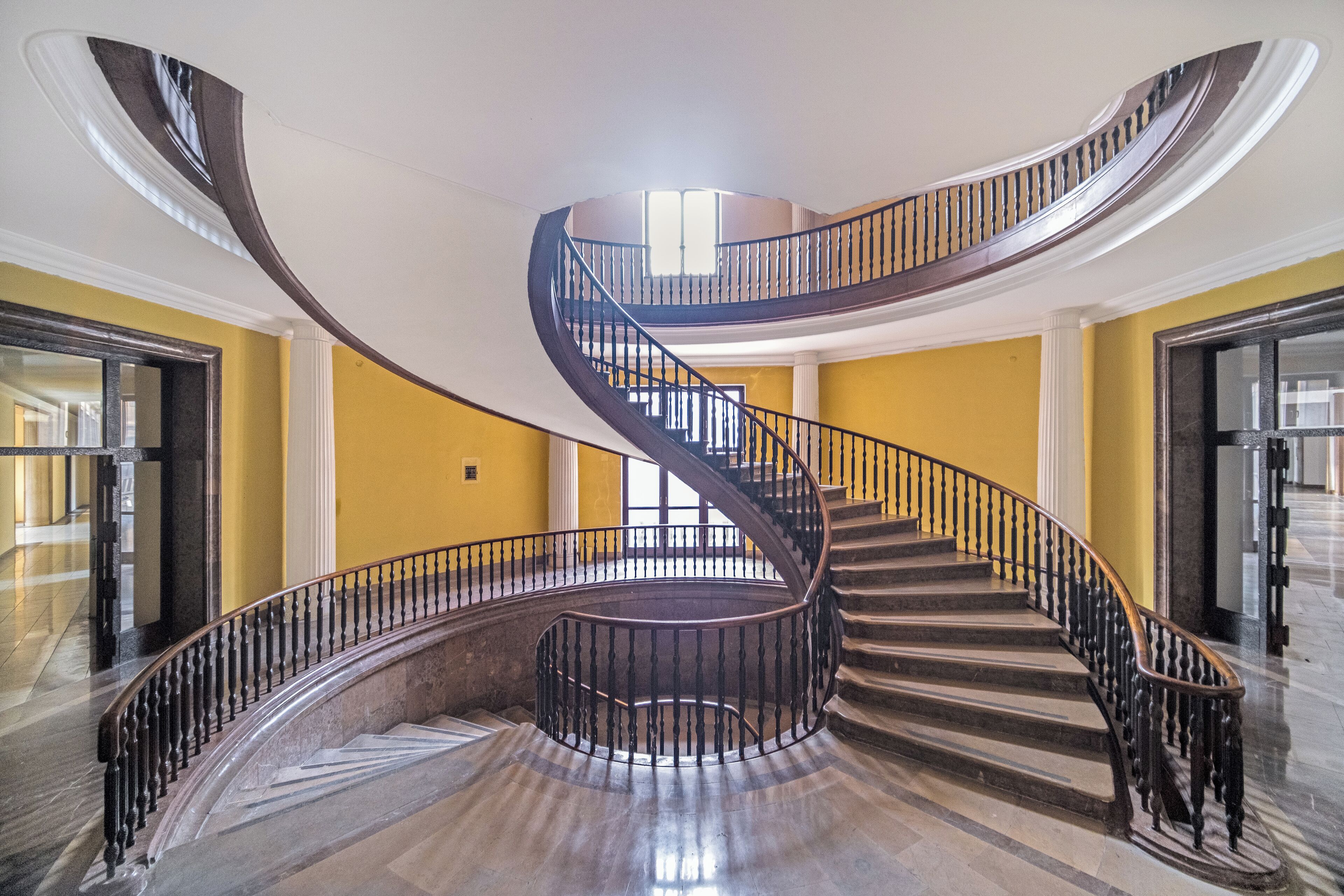 Administrative building of the former Lenin Steelworks
Built in 1952-55 to the design of Janusz Ballenstadt and Janusz Ingarten, the twin buildings are among the best examples of socialist realism in Poland. They’ve seen famous visitors such as Nikita Khrushchev and Fidel Castro. #history