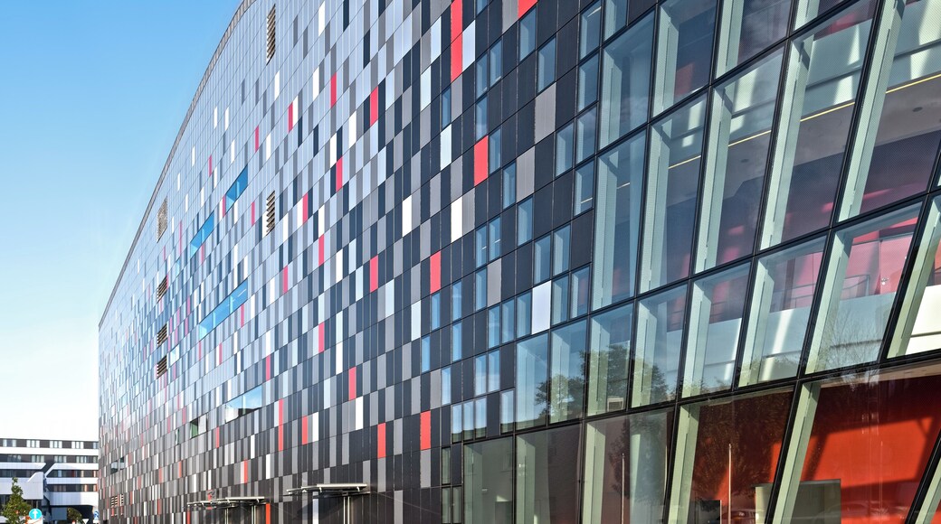 Ice Conference Center, by the architectural studio of Krzysztof Ingarden and Jacek Ewý. The 4 colour mosaic of the facade contains red in white to represent the colours of the polish flag.