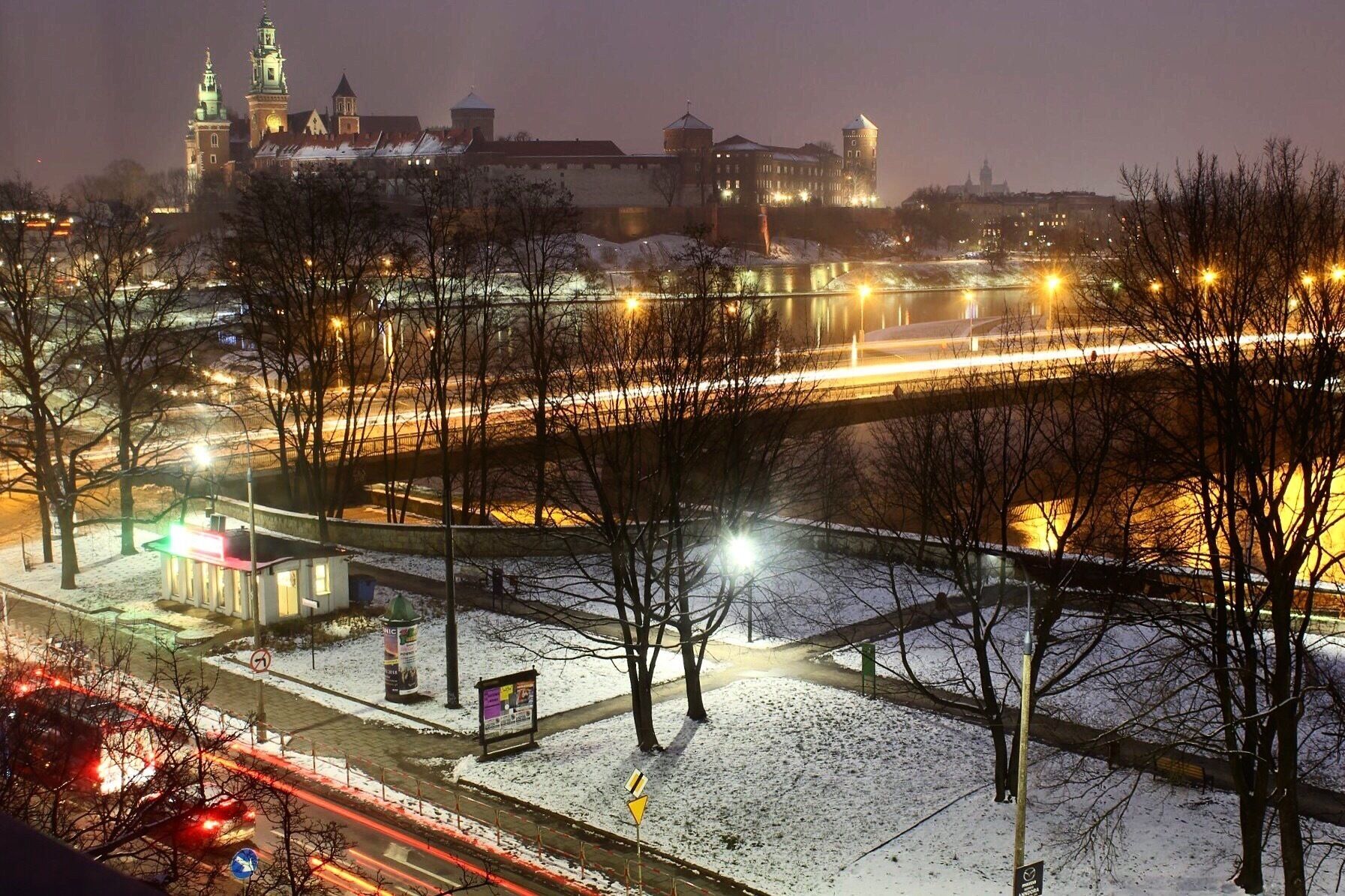 My first ever night long exposure photograph #urbanjungle