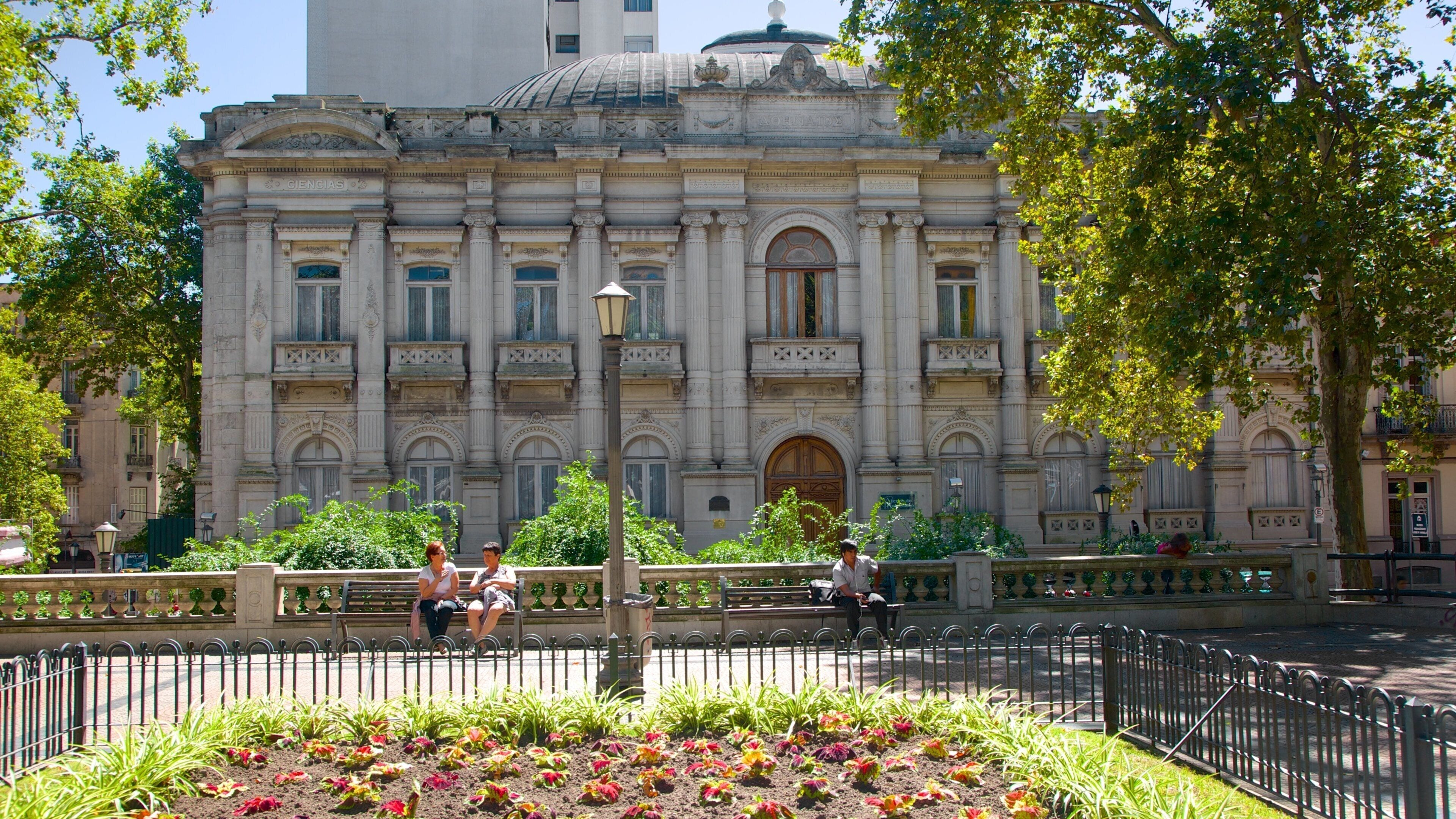 Montevideo which includes heritage architecture