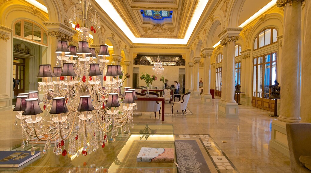 Uruguay ofreciendo un hotel y vistas interiores