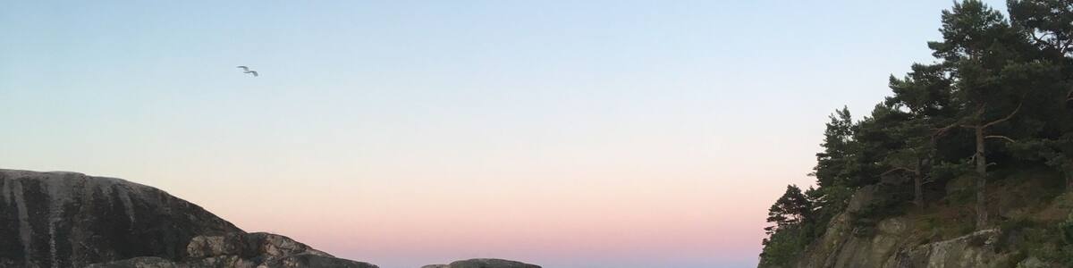 Mini sunset over the rocks