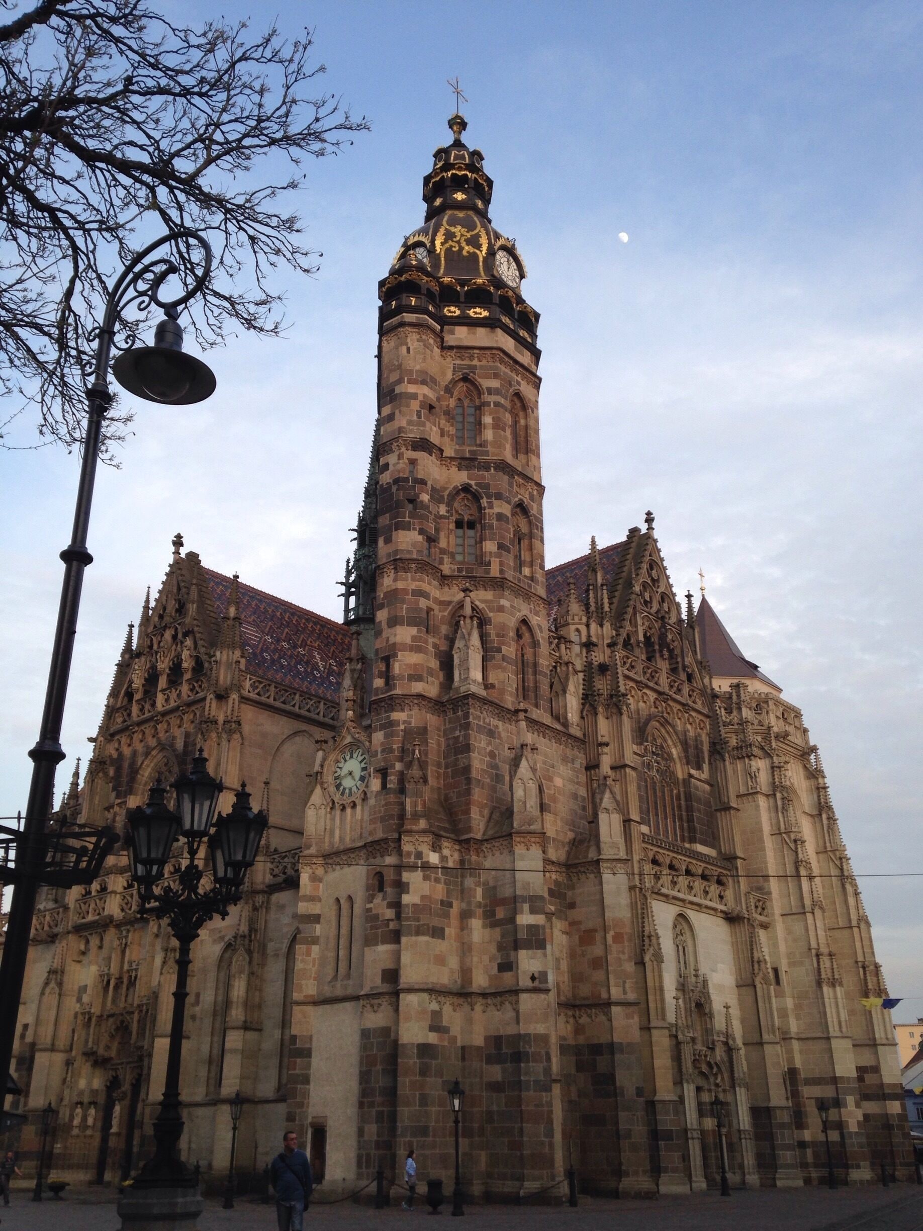 The symbolism of the city’s patron is evident as soon as you visit St. Elisabeth Cathedral. Construction work on the Cathedral started around 1380. It is the furthest east western-style gothic cathedral in Europe, as well as the biggest temple of worship in Slovakia. It houses the fascinating Altar of St. Elisabeth, a rare gothic double spiral staircase – one of just five of its kind in Europe, the crypt of the leader of the biggest anti-Habsburg uprising in the former Kingdom of Hungary, Francis II Rákóczi, and also a sundial from 1477. The frescos and sculpting are the work of master Štefan, a local artist from the 15th century, which adorn its interior and exterior. Thanks to the fantastic view of the centre, climbing the 60-metre high northern tower is well worth the effort. As you come out of the Cathedral and have a good look at its front facade, maybe you can decipher the riddle as to why this Cathedral is unique to the world.
 