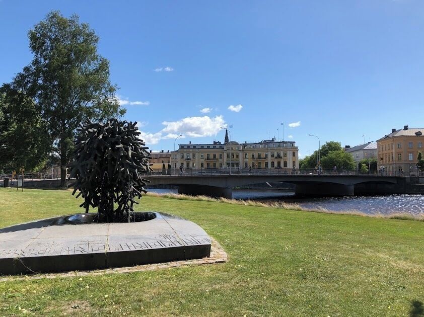 Karlstad is built on the river delta where Sweden's longest river, Klarälven, runs into Sweden's largest lake, Vänern. It has the second largest lake port in the country after Västerås.